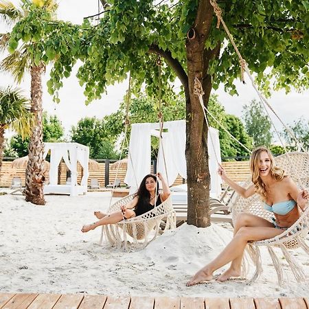 Blue Diamond Hotel Active Spa Trzebownisko Bagian luar foto