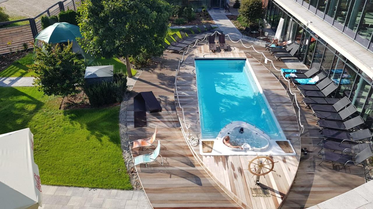 Blue Diamond Hotel Active Spa Trzebownisko Bagian luar foto