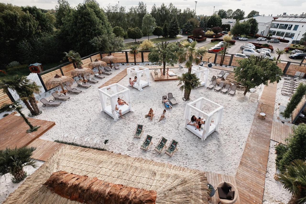 Blue Diamond Hotel Active Spa Trzebownisko Bagian luar foto