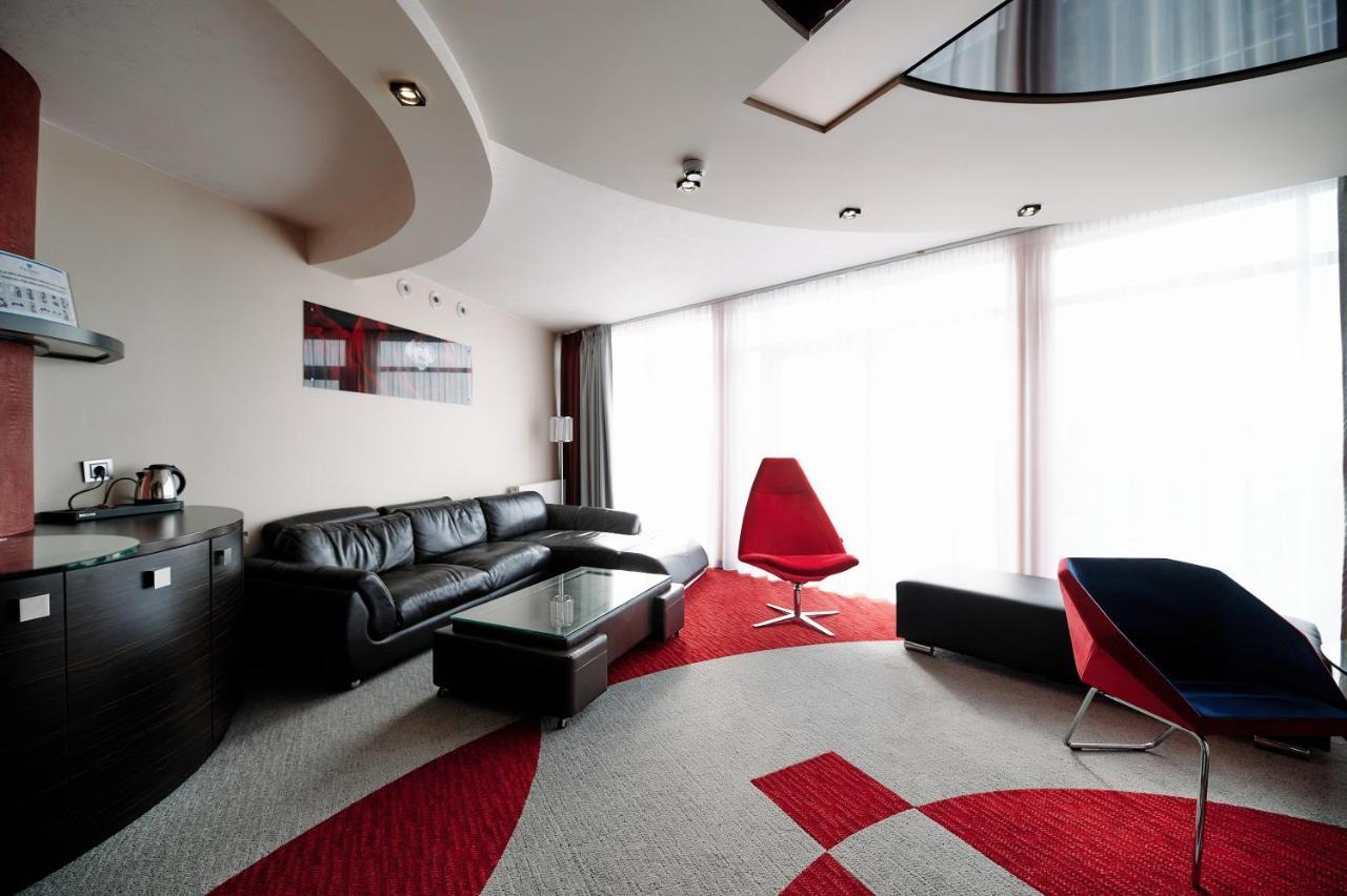 Blue Diamond Hotel Active Spa Trzebownisko Bagian luar foto