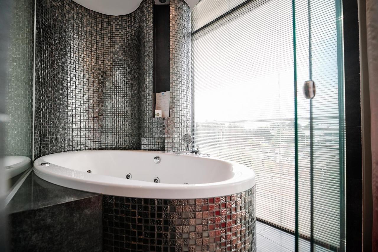Blue Diamond Hotel Active Spa Trzebownisko Bagian luar foto