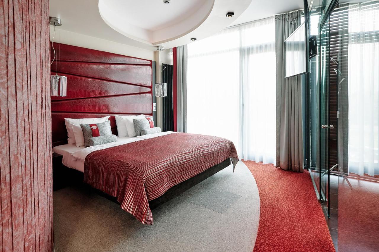 Blue Diamond Hotel Active Spa Trzebownisko Bagian luar foto