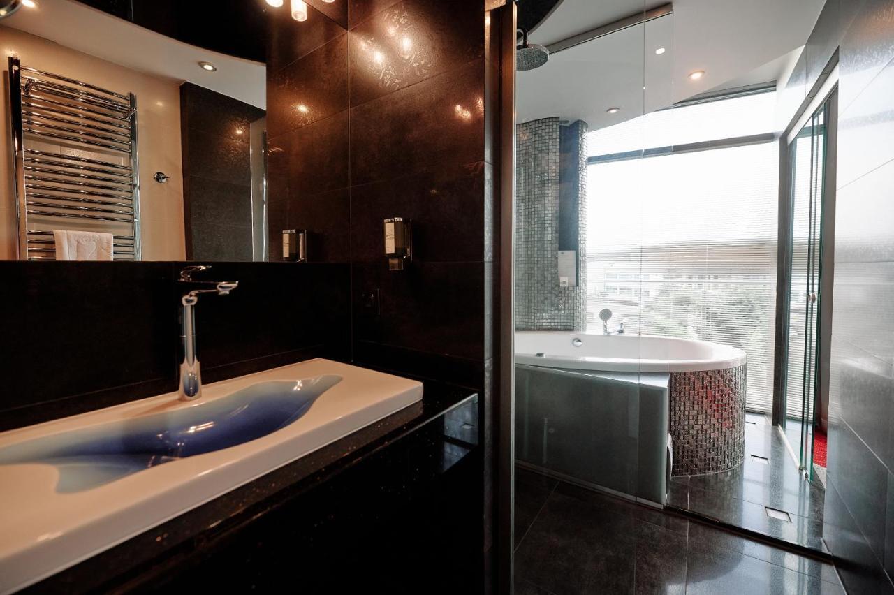 Blue Diamond Hotel Active Spa Trzebownisko Bagian luar foto