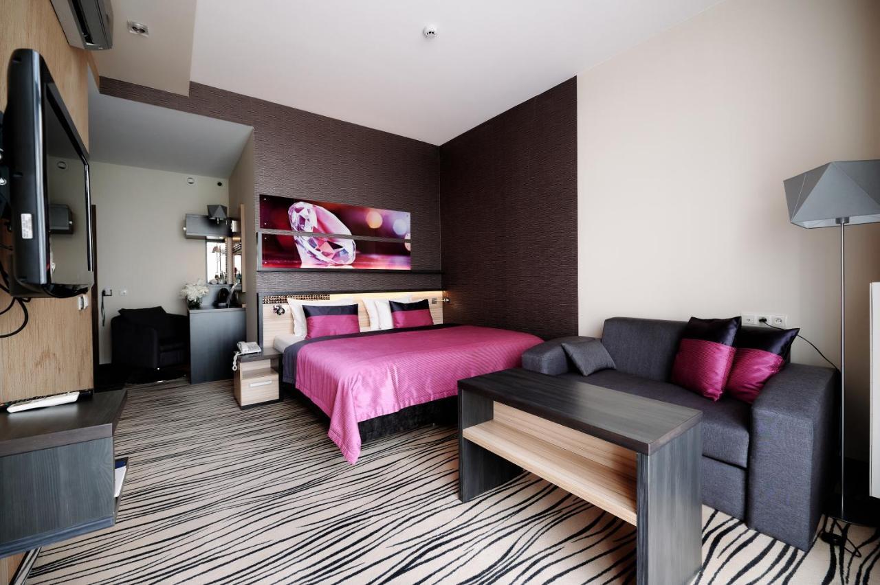 Blue Diamond Hotel Active Spa Trzebownisko Bagian luar foto