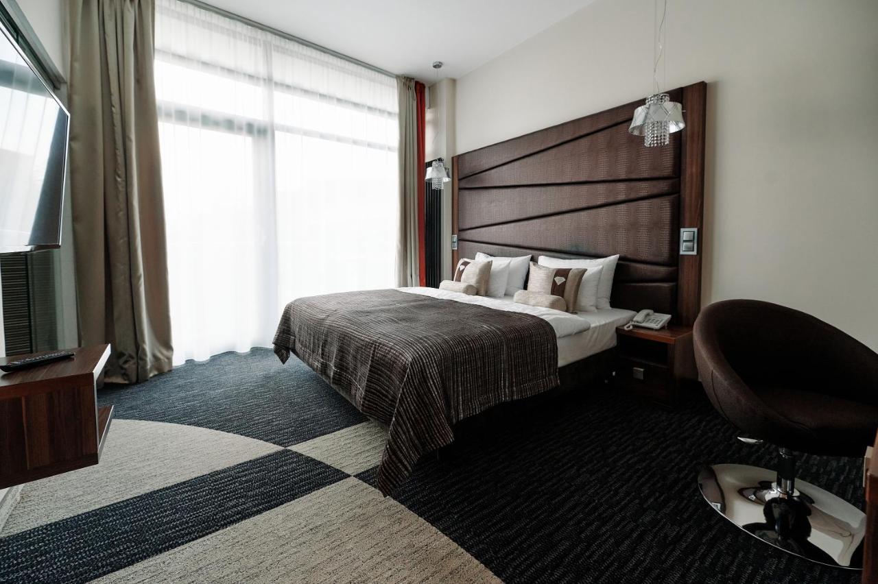 Blue Diamond Hotel Active Spa Trzebownisko Bagian luar foto