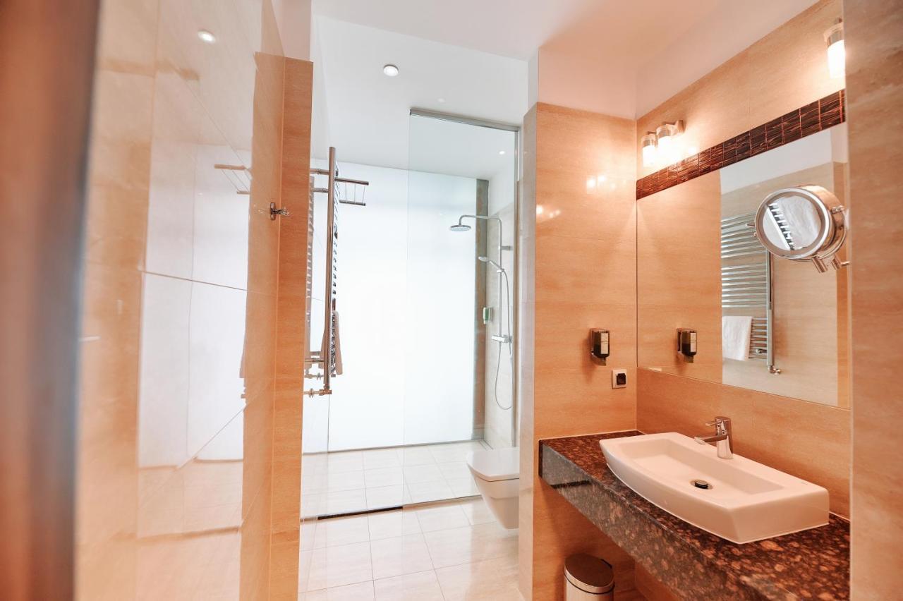 Blue Diamond Hotel Active Spa Trzebownisko Bagian luar foto
