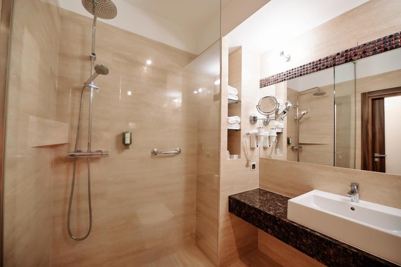Blue Diamond Hotel Active Spa Trzebownisko Bagian luar foto
