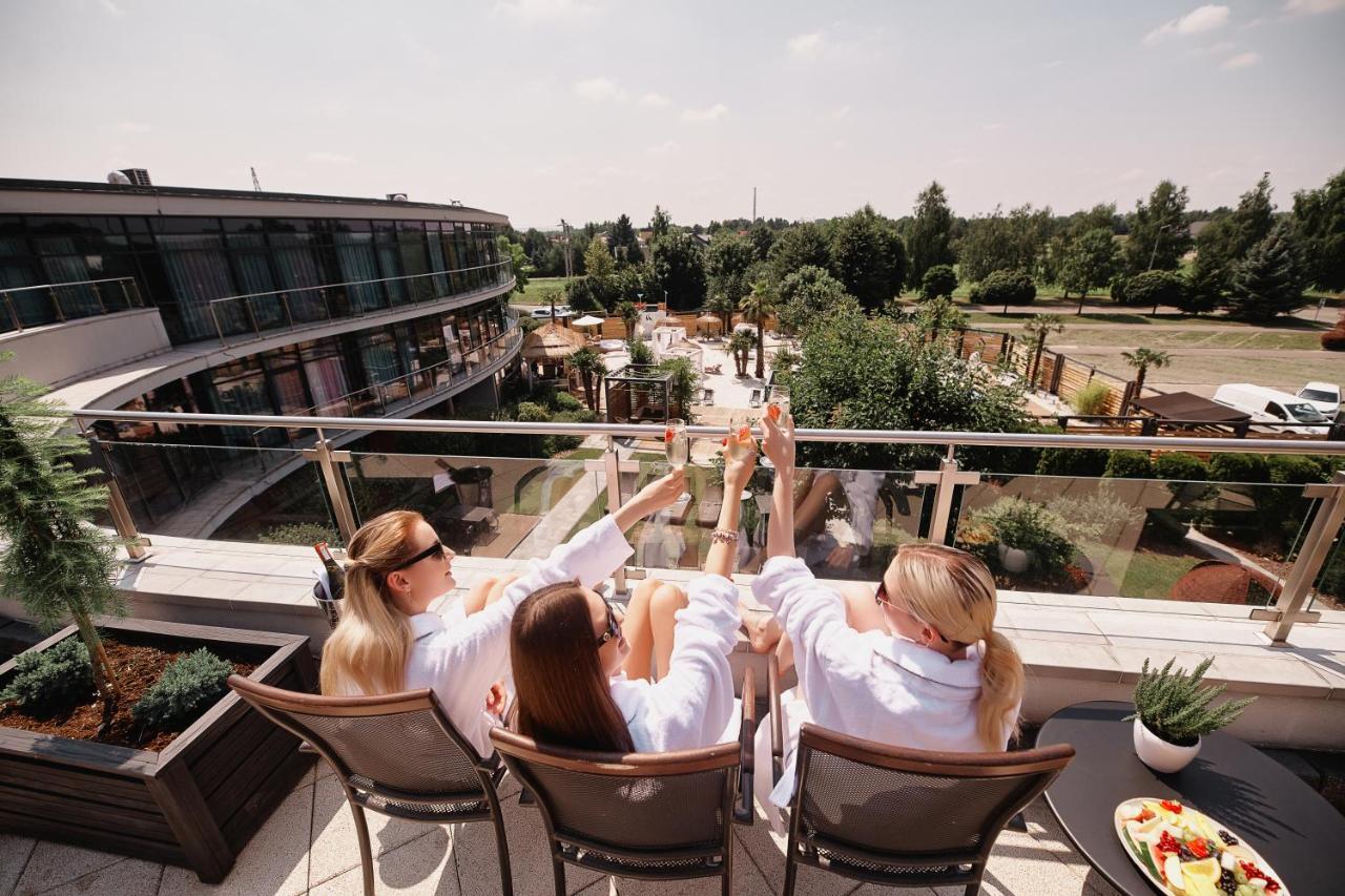 Blue Diamond Hotel Active Spa Trzebownisko Bagian luar foto
