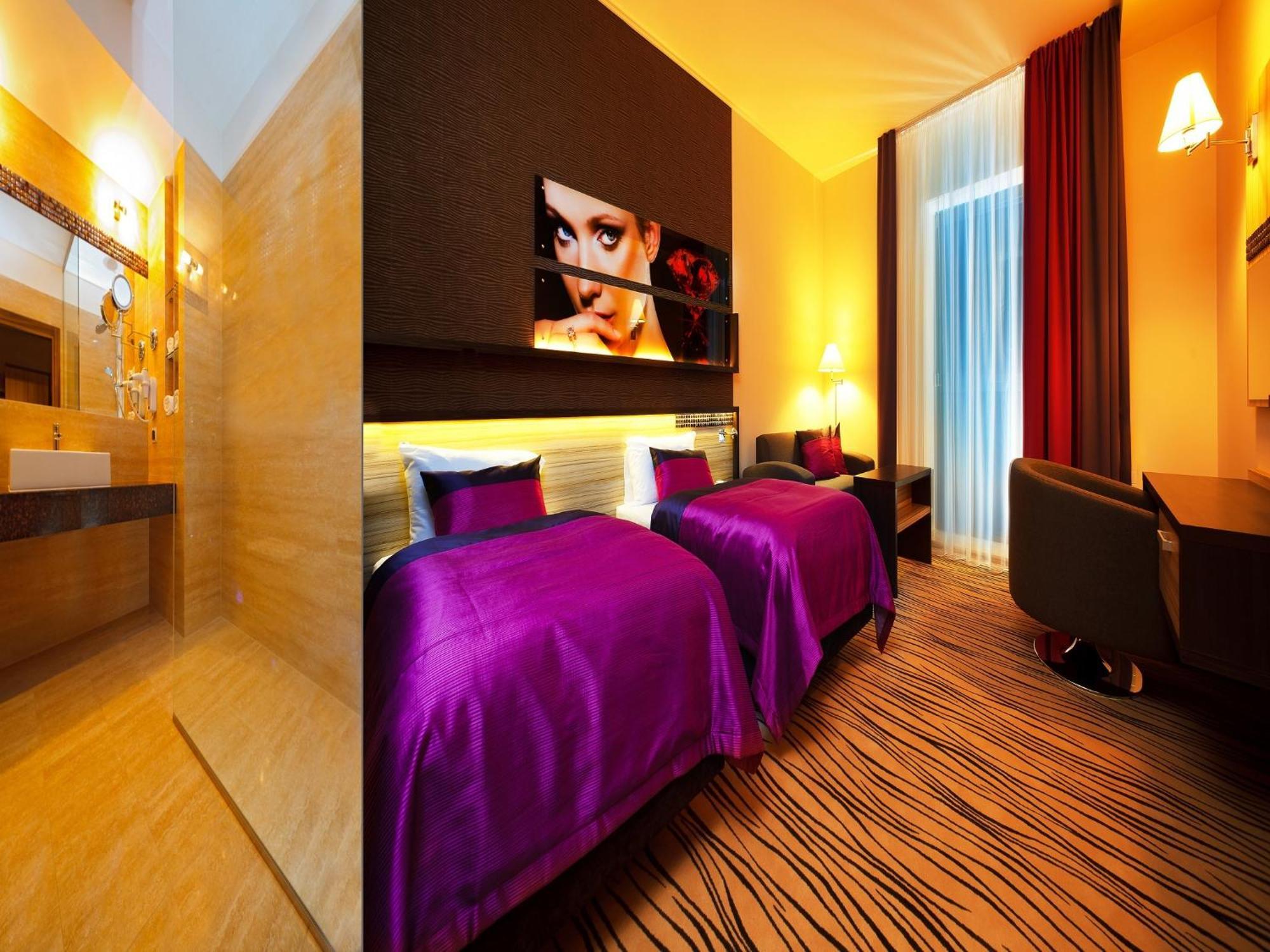Blue Diamond Hotel Active Spa Trzebownisko Bagian luar foto