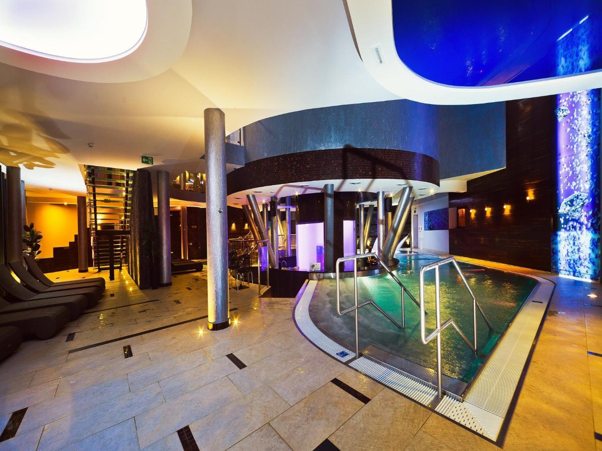 Blue Diamond Hotel Active Spa Rzeszow Bagian luar foto