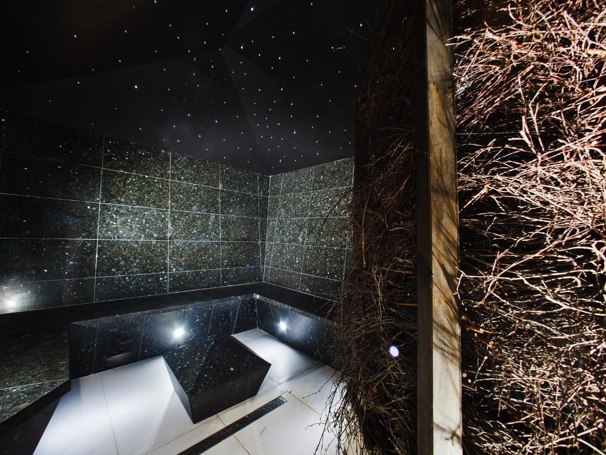 Blue Diamond Hotel Active Spa Trzebownisko Bagian luar foto