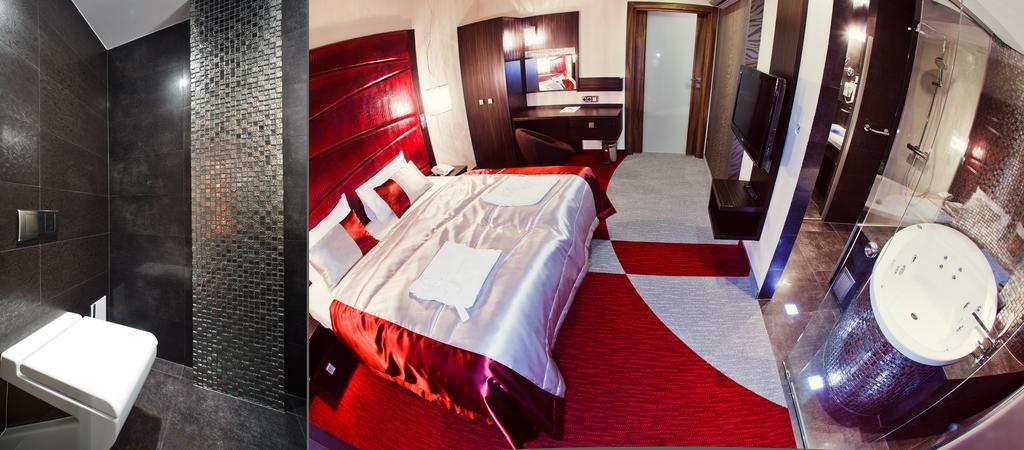 Blue Diamond Hotel Active Spa Trzebownisko Bagian luar foto