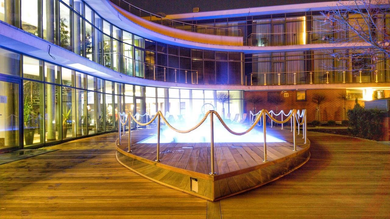 Blue Diamond Hotel Active Spa Trzebownisko Bagian luar foto