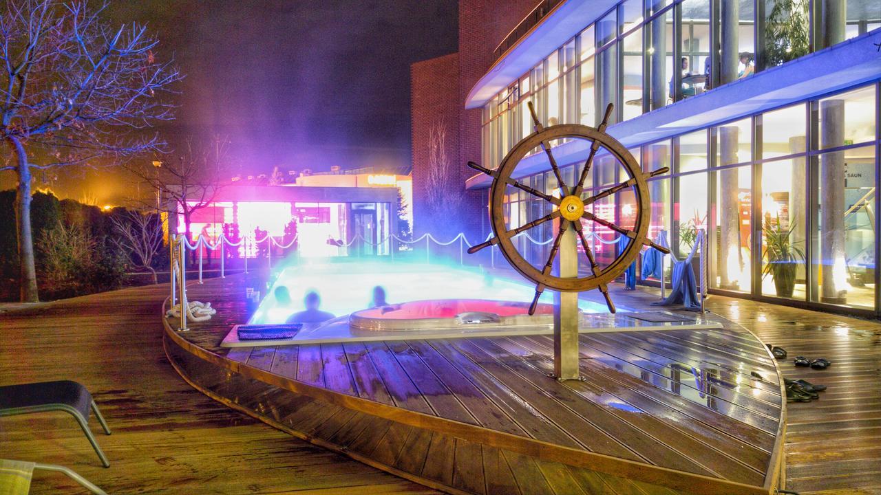 Blue Diamond Hotel Active Spa Trzebownisko Bagian luar foto
