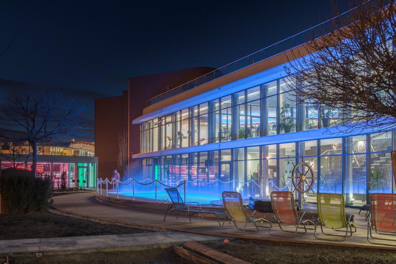 Blue Diamond Hotel Active Spa Trzebownisko Bagian luar foto